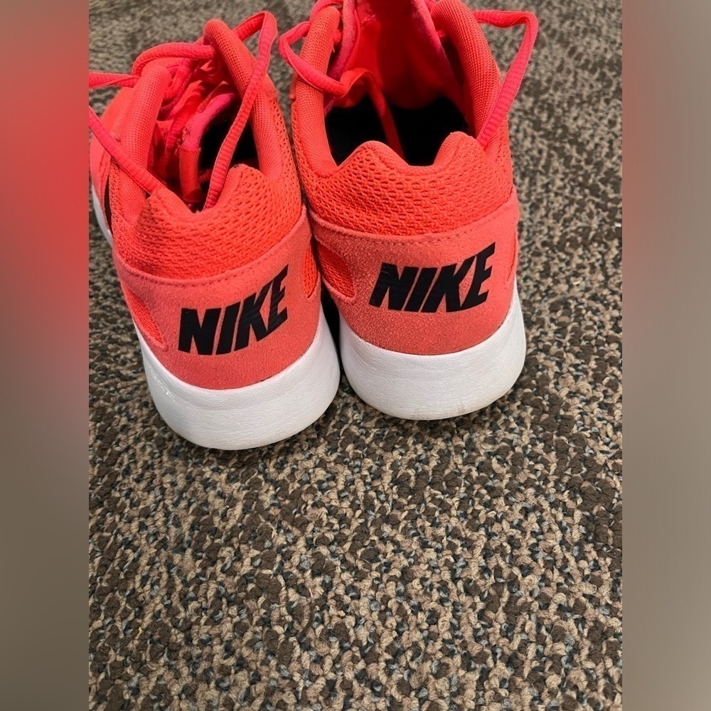 Nike Women's Bright Pink Mesh Sneakers with Black Swoosh - Picture 4 of 7